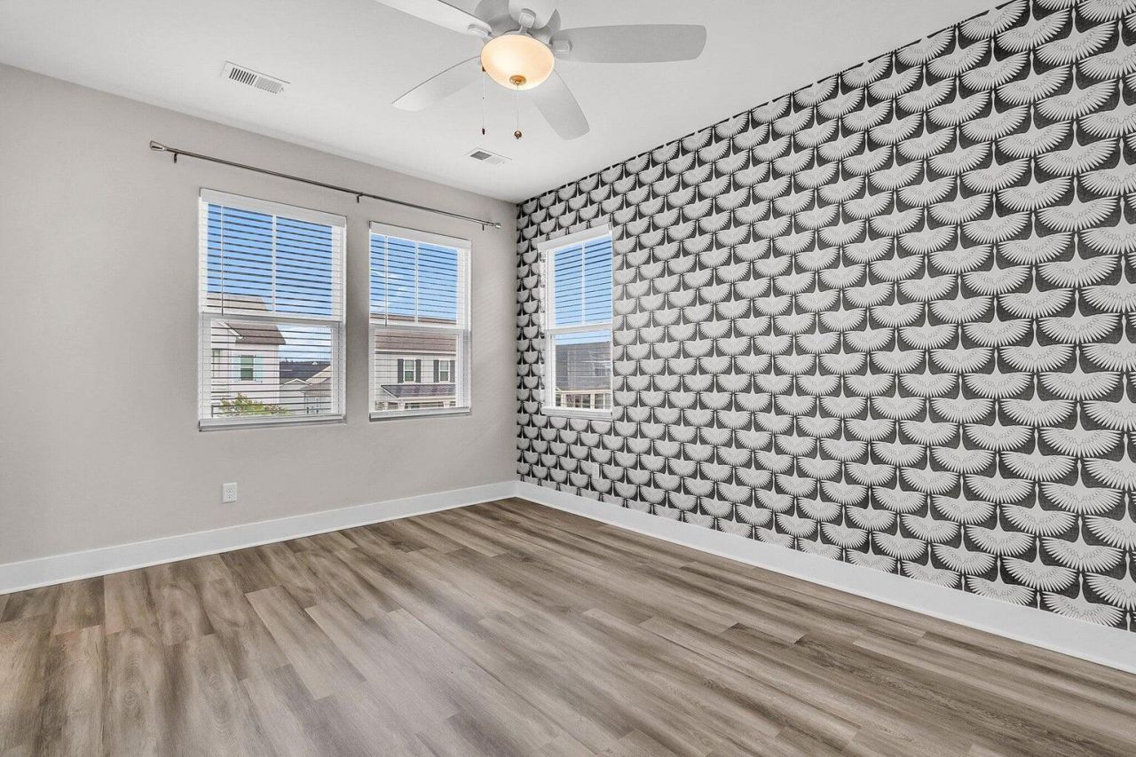 243 Symphony Avenue Photo 9