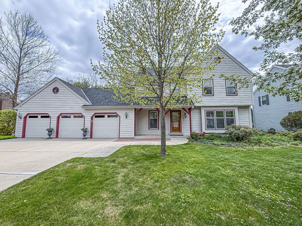 13130 W Scarborough Dr, New Berlin, WI 53151