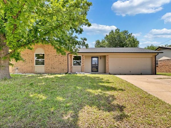 6028 Herschel Drive, Watauga, TX 76148