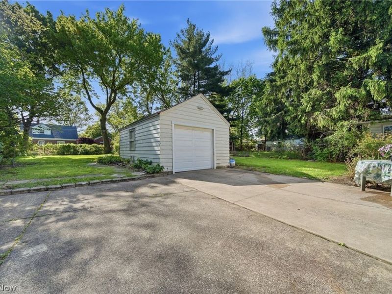 2031 Verde Avenue, Akron, OH 44314 Photo 36