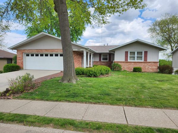 1816 Churchill Drive, Dubuque, IA 52001