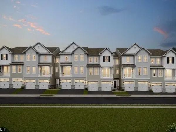 204 Honeysuckle Ln, Warren, NJ 07059
