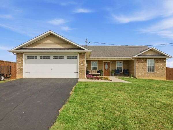 630 Privet Dr , Dandridge, TN 37725
