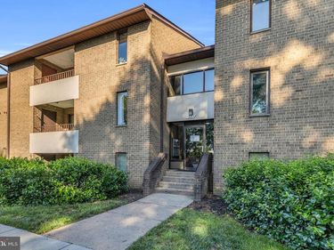 527 FLORIDA AVENUE, Unit T2, HERNDON, VA 20170