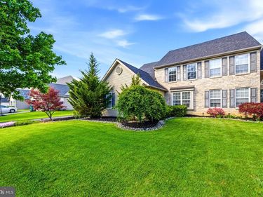 2066 ROLLING MEADOW DRIVE, MACUNGIE, PA 18062