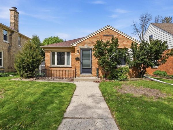 5723 Crestwood BOULEVARD, Glendale, WI 53209