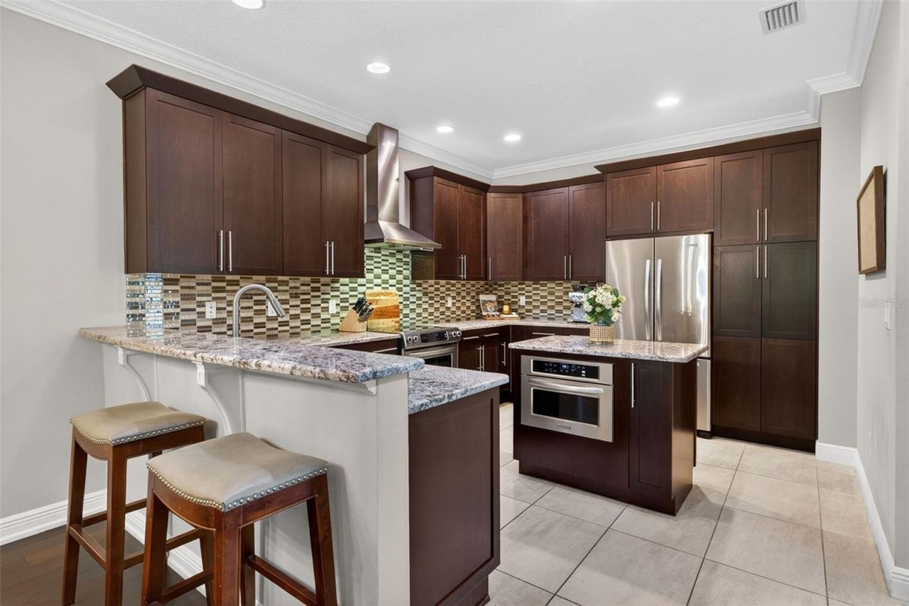 252 Valencia Circle , Saint Petersburg, FL 33716 Photo