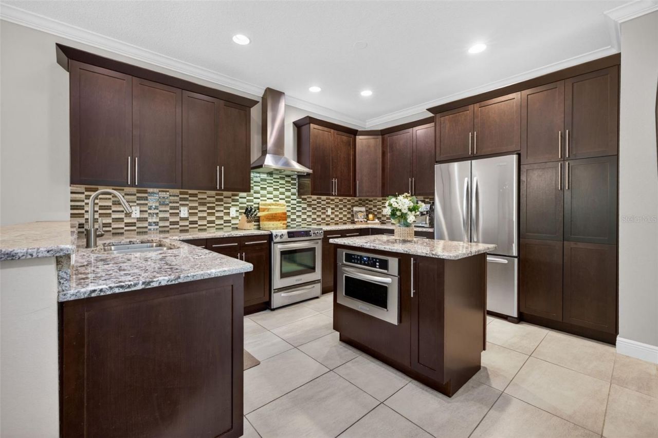 252 Valencia Circle , Saint Petersburg, FL 33716 Photo