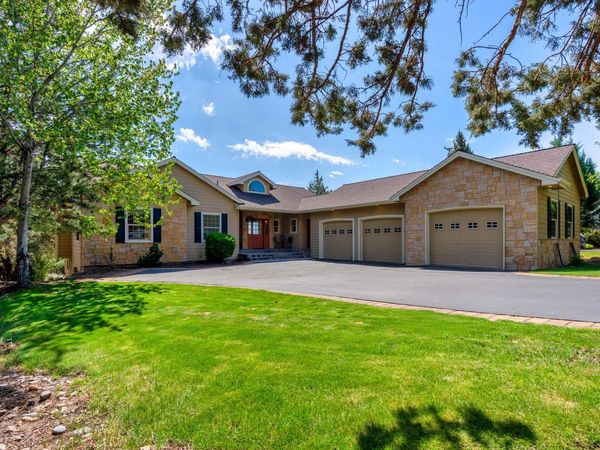 1580 Murrelet Drive, Redmond, OR 97756