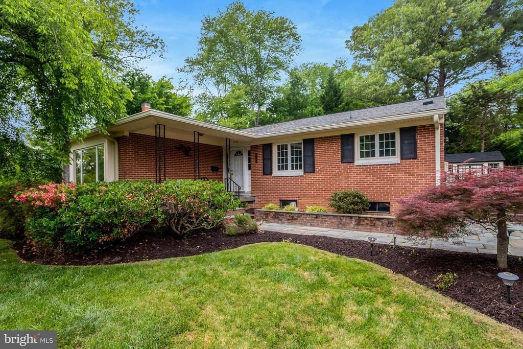 2106 Basset Street, Alexandria, VA 22308 Main Photo