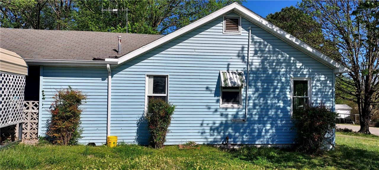725 W Holt Avenue, Harrison, AR 72601 Main Photo