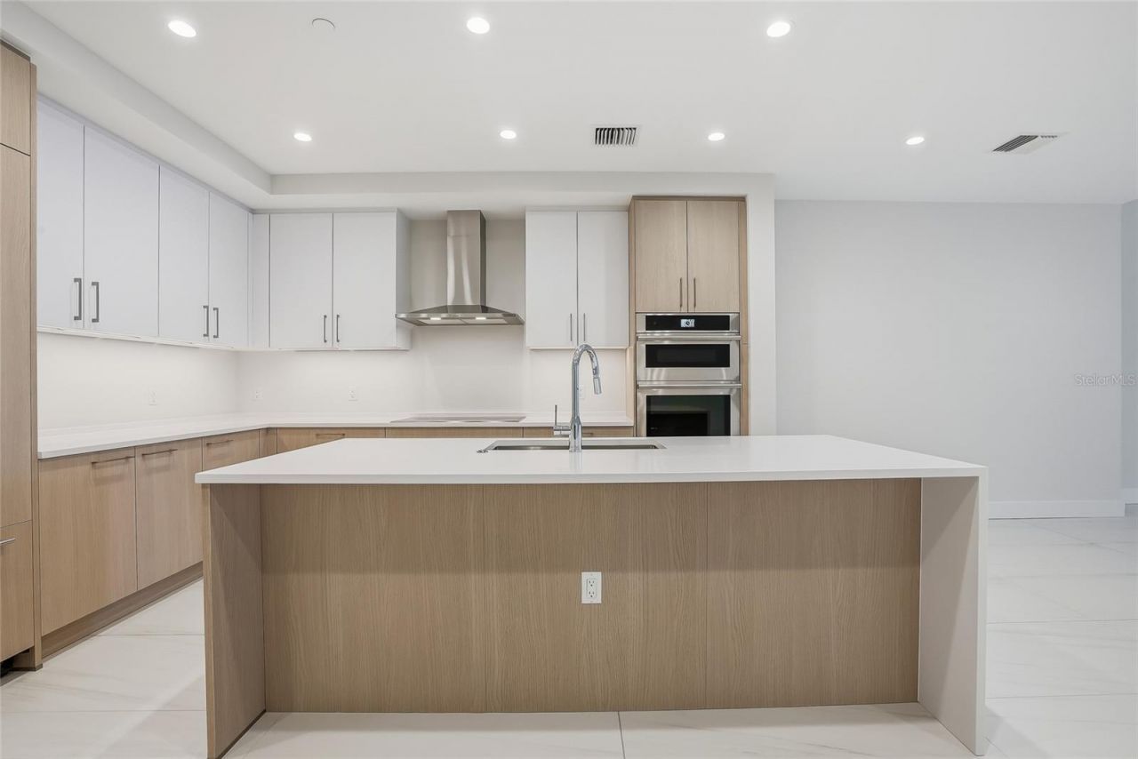 275 1st Avenue S, Unit 1003, Saint Petersburg, FL 33701 Photo