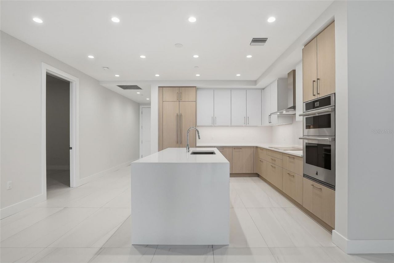 275 1st Avenue S, Unit 1003, Saint Petersburg, FL 33701 Photo