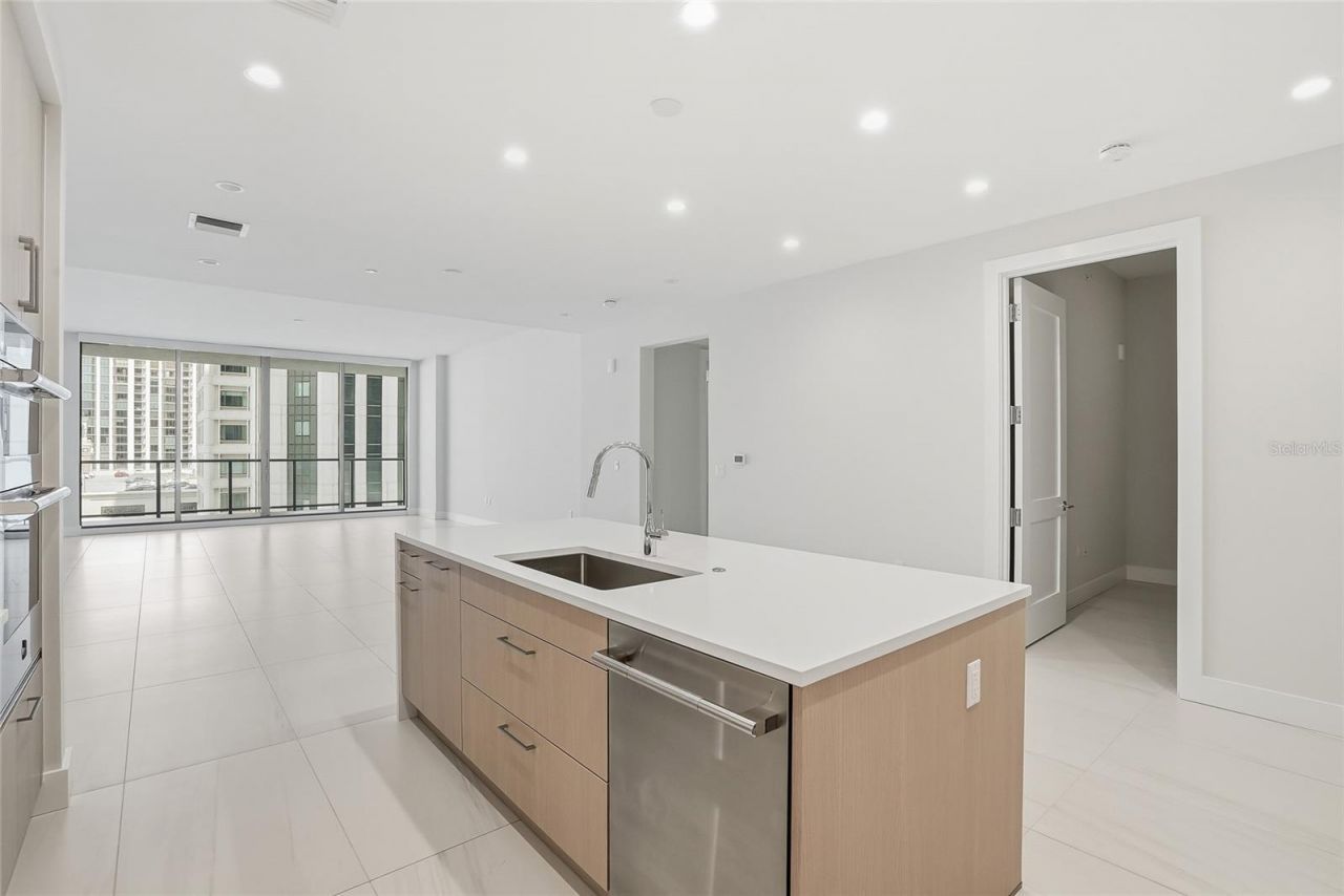 275 1st Avenue S, Unit 1003, Saint Petersburg, FL 33701 Photo