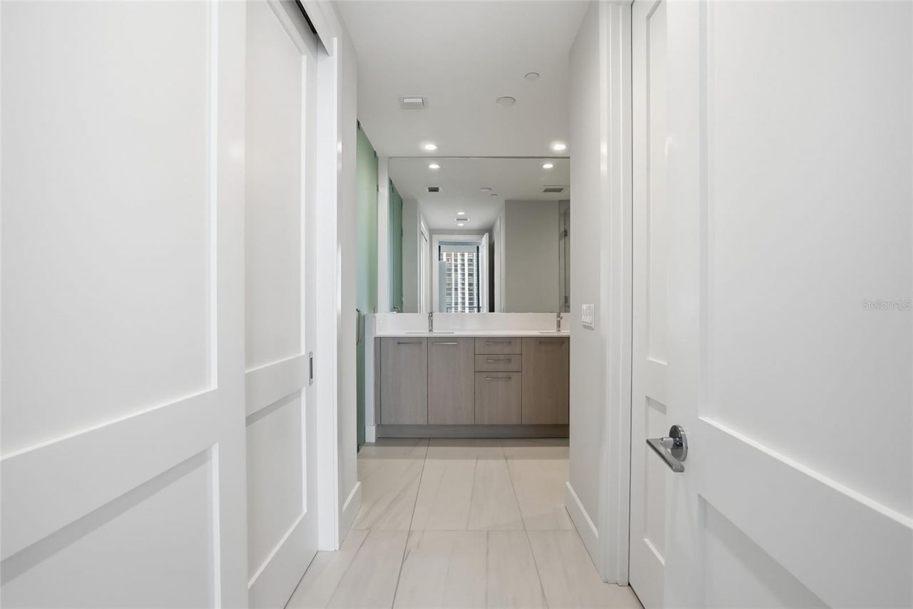 275 1st Avenue S, Unit 1003, Saint Petersburg, FL 33701 Photo