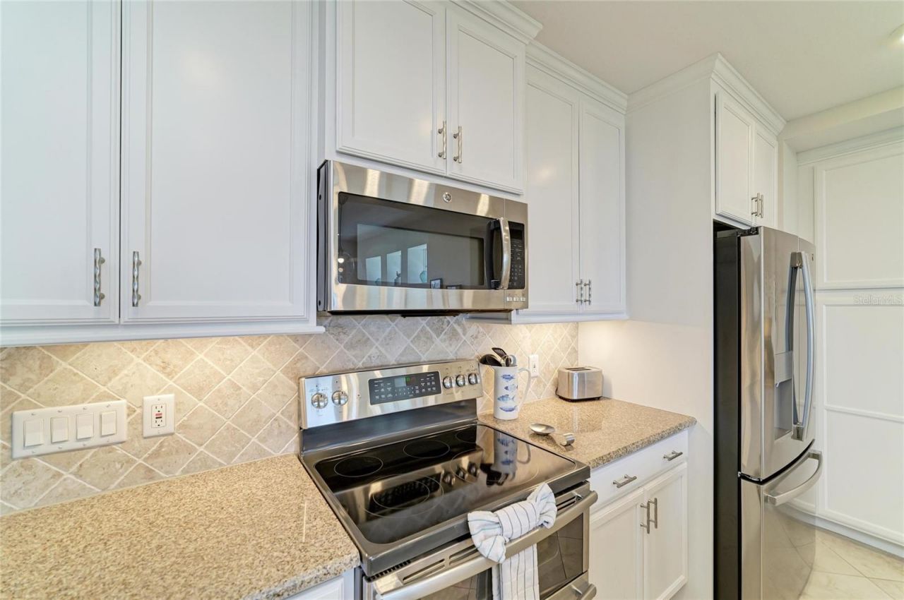 392 Aruba Circle , Unit 102, Bradenton, FL 34209 Photo