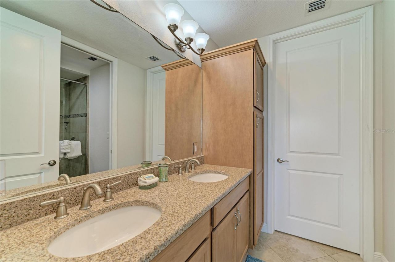 392 Aruba Circle , Unit 102, Bradenton, FL 34209 Photo