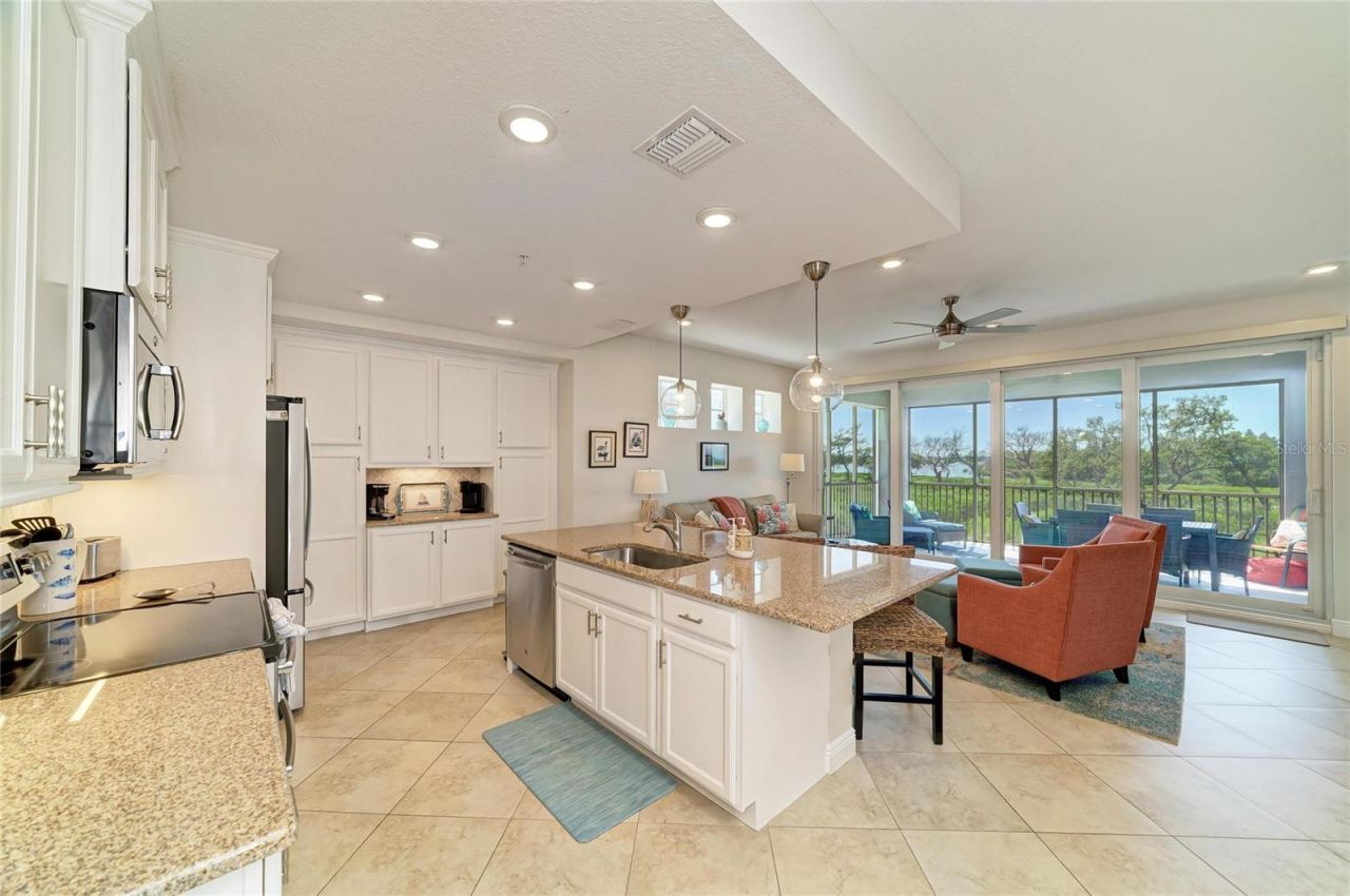392 Aruba Circle , Unit 102, Bradenton, FL 34209 Photo