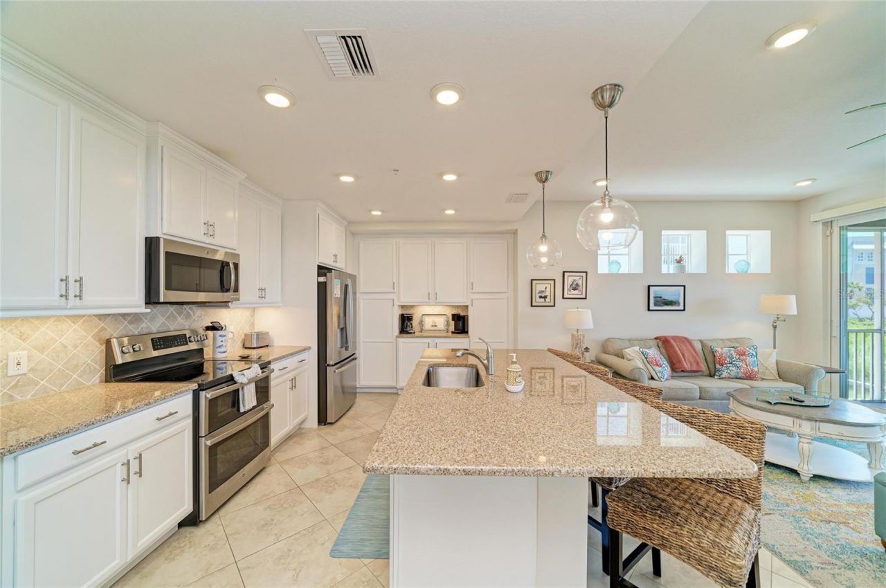 392 Aruba Circle , Unit 102, Bradenton, FL 34209 Photo