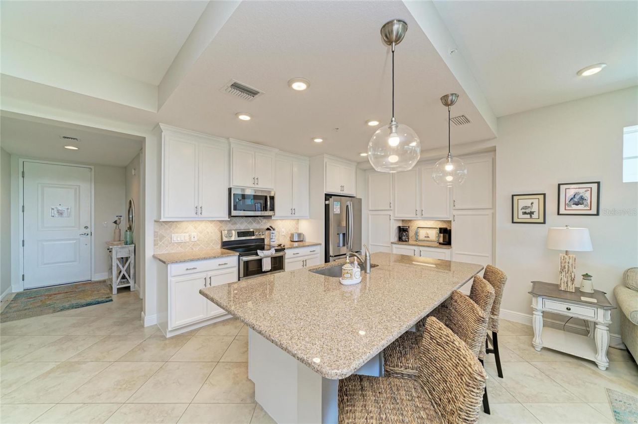 392 Aruba Circle , Unit 102, Bradenton, FL 34209 Photo