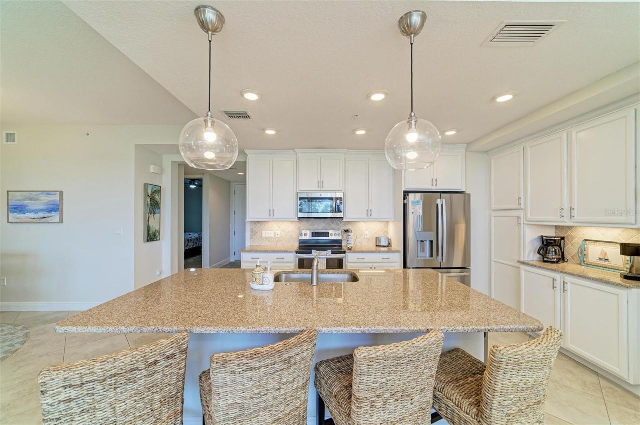 392 Aruba Circle , Unit 102, Bradenton, FL 34209 Photo