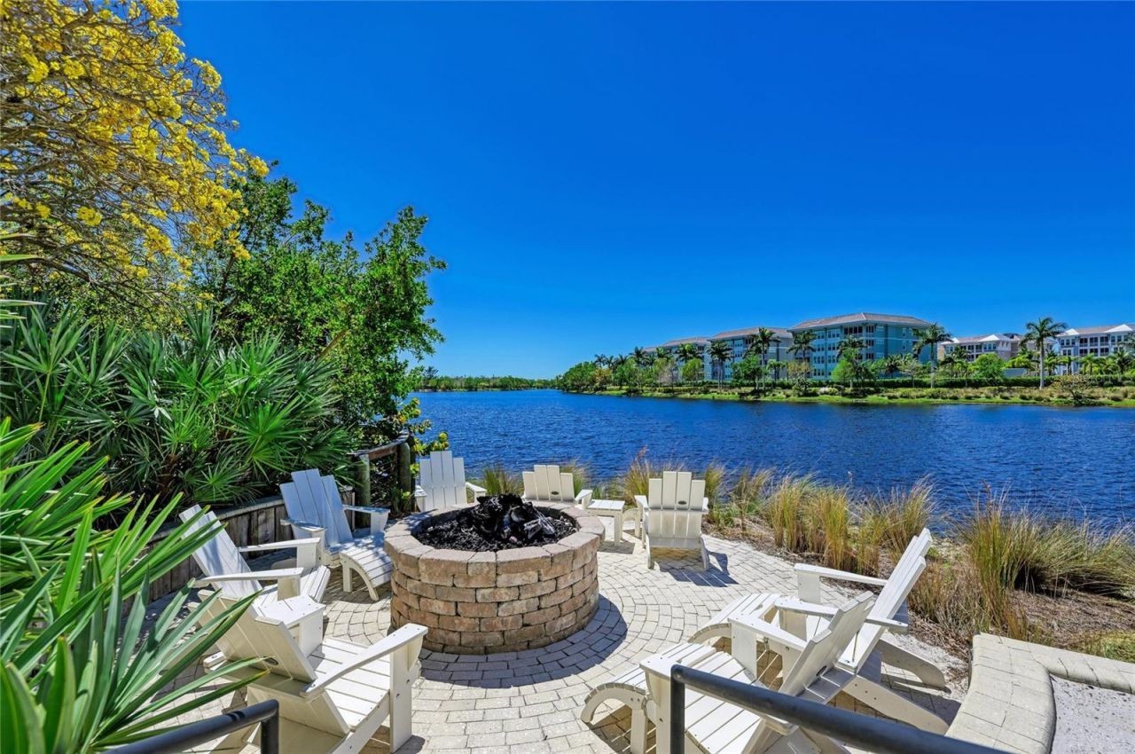 392 Aruba Circle , Unit 102, Bradenton, FL 34209 Photo
