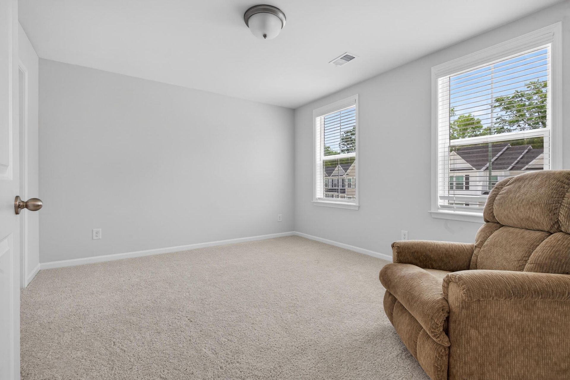 486 Green Fern Drive Photo 12