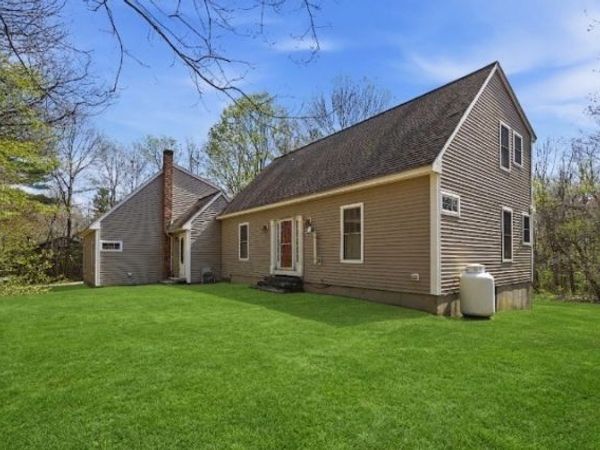 18 Fairview Dr, Rutland, MA 01543