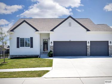 21101 Drexel Street, Elkhorn, NE 68022