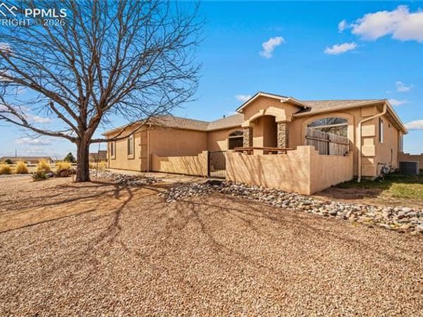 1225 N Parkridge Drive, Pueblo, CO 81007