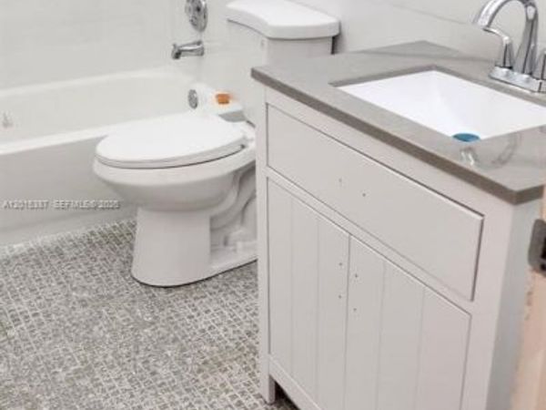 6930 Miami Gardens Dr, Unit 1-512A, Hialeah, FL 33015