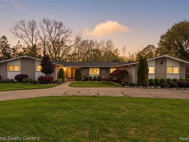 21730 Riverview Drive, Beverly Hills Vlg, MI 48025