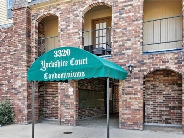 3320 N ARNOULT Road , Unit 220, Metairie, LA 70002