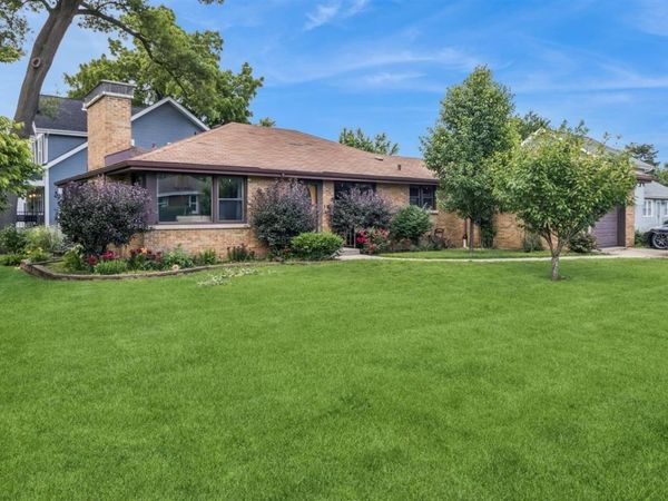 4 E Madison Street, Villa Park, IL 60181