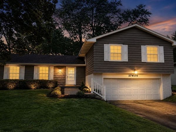27W170 FLEMING Drive , Winfield, IL 60190