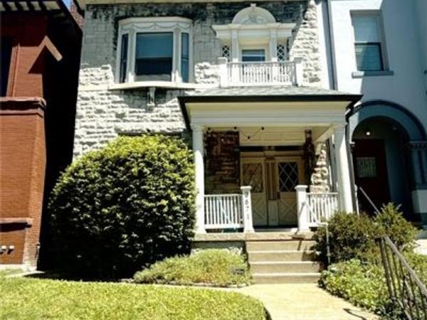 3671 Russell Boulevard , St Louis, MO 63110