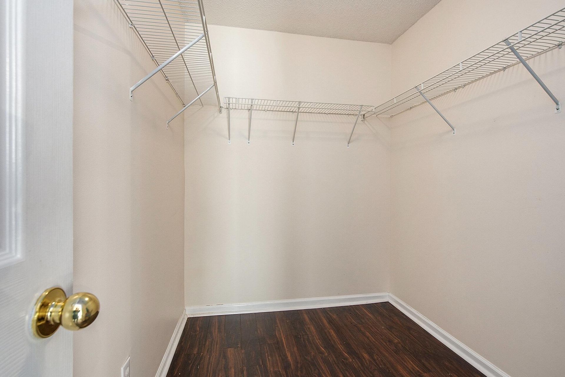 5027 Thornton Drive Photo 10