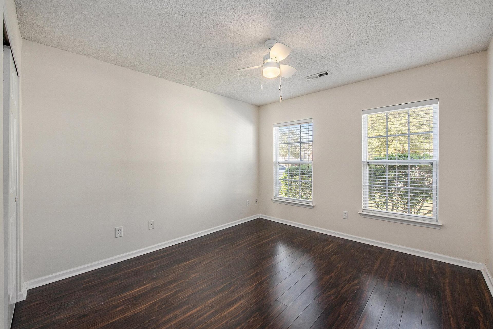 5027 Thornton Drive Photo 13