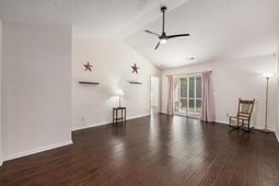 5027 Thornton Drive photo 4
