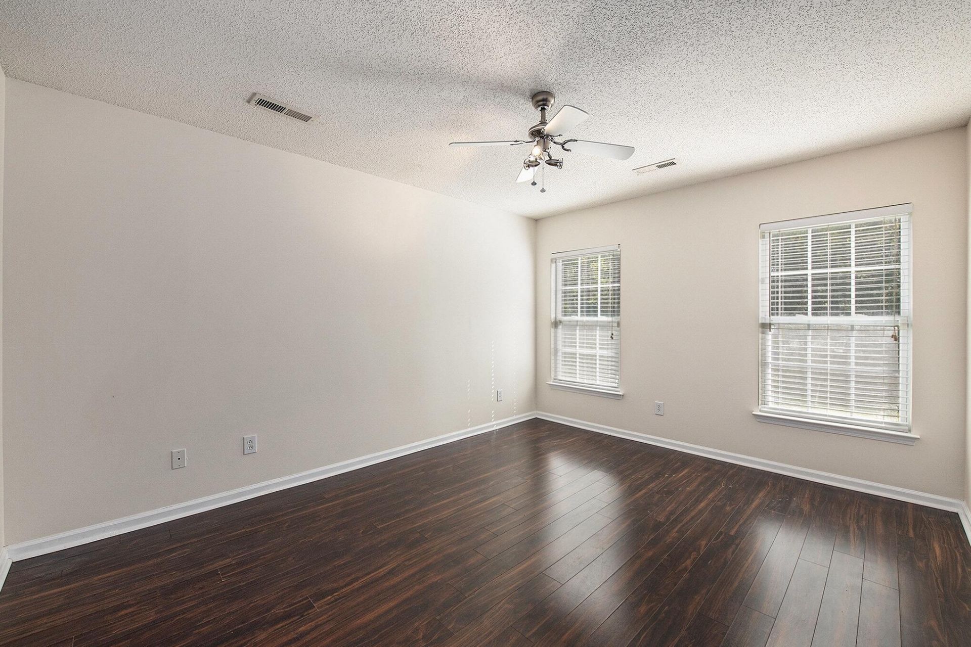 5027 Thornton Drive Photo 8