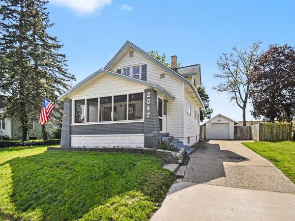 2047 Greenfield Avenue SW, Wyoming, MI 49519