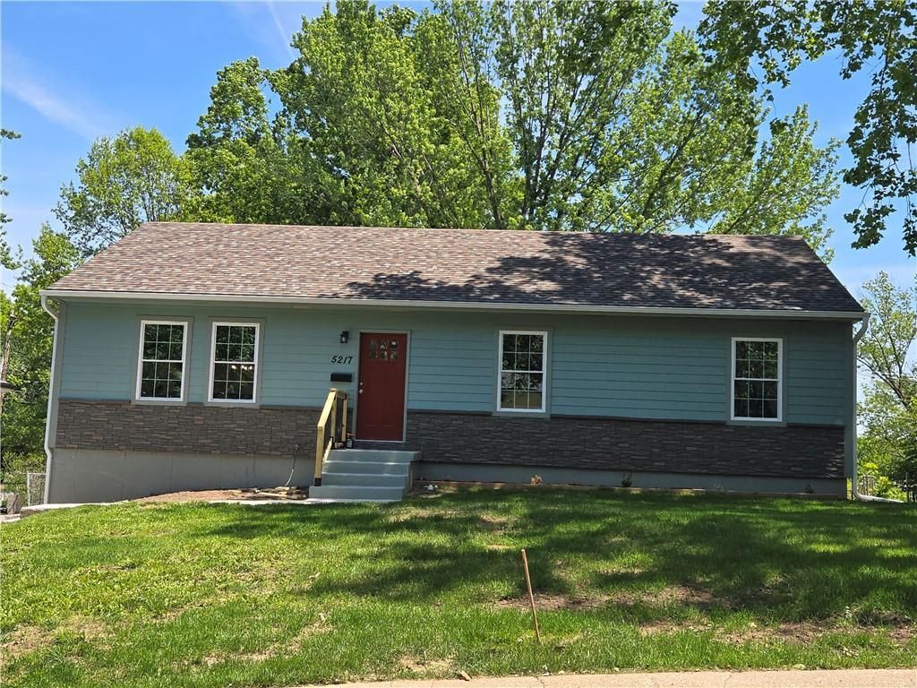 5217 N Smalley Avenue, Kansas City, MO 64119 Main Photo