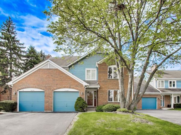 1663 N Courtland Drive , Unit 1663, Arlington Heights, IL 60004