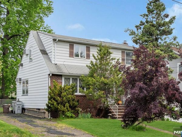 123 Summit Avenue, ELMWOOD PARK, NJ 07407