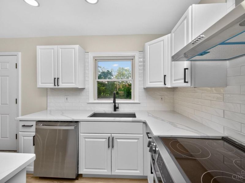 5590 Surrey Avenue, Green Township, OH 45248 Photo 14