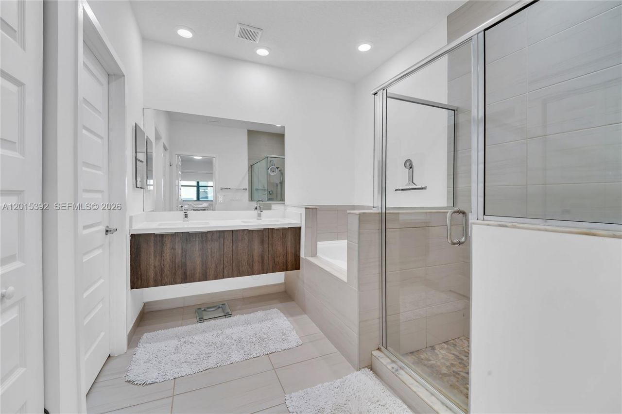 7903 NW 105th Ave, Doral, FL 33178 Photo