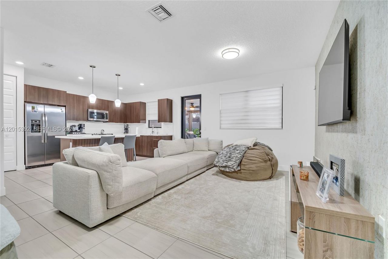 7903 NW 105th Ave, Doral, FL 33178 Photo