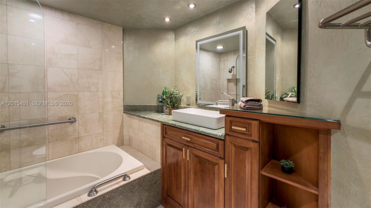 2000 Island Blvd , Unit 3004, Aventura, FL 33160 Photo