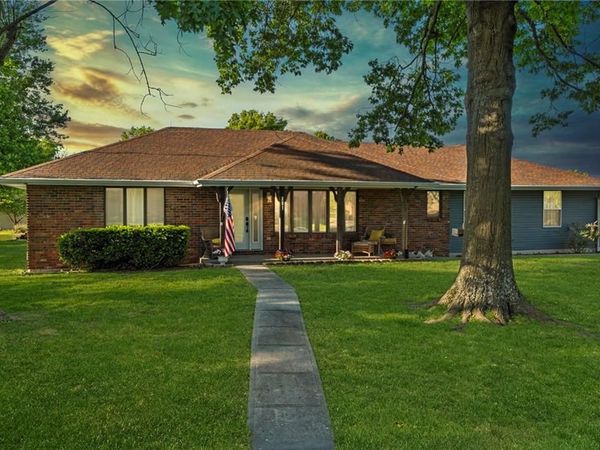 801 Shona Drive, Gallatin, MO 64640