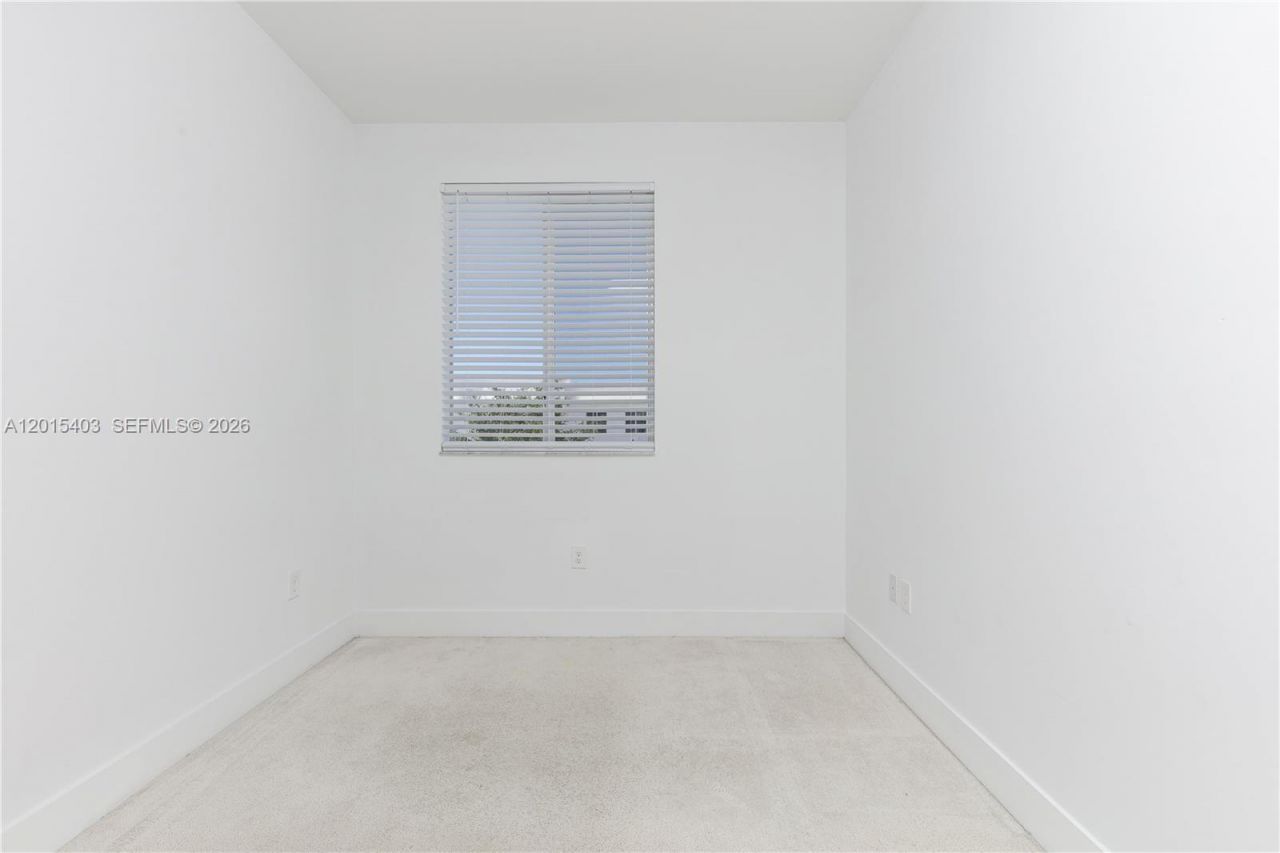 2610 NE 213th St , Unit 103, Miami, FL 33180 Photo